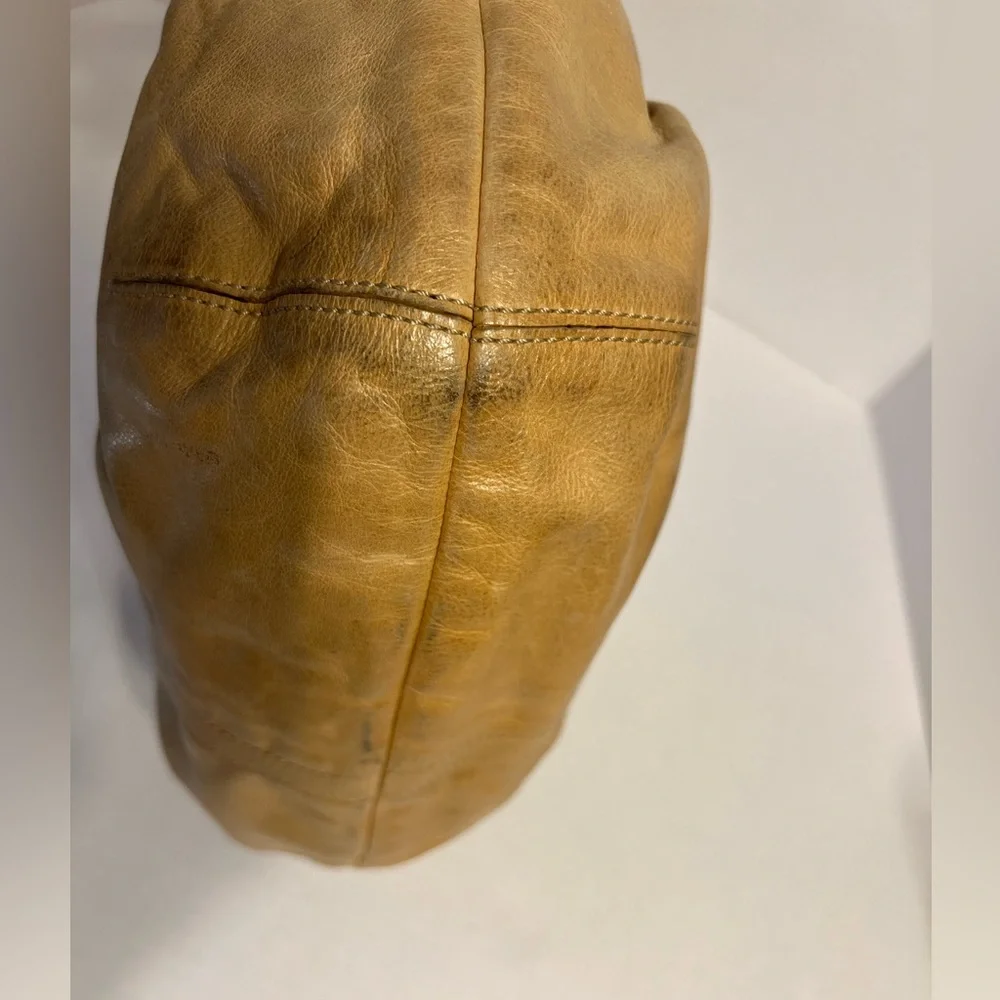 Coach vintage Ergo Y2K pleated half moon leather hobo Camel‎ style # 12235